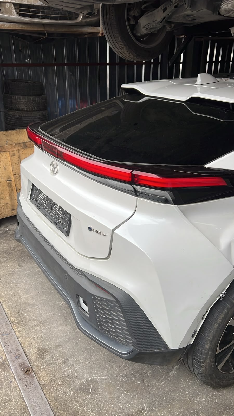 Toyota chr 2022-2025 beyaz hatasız Bagaj kapağı02