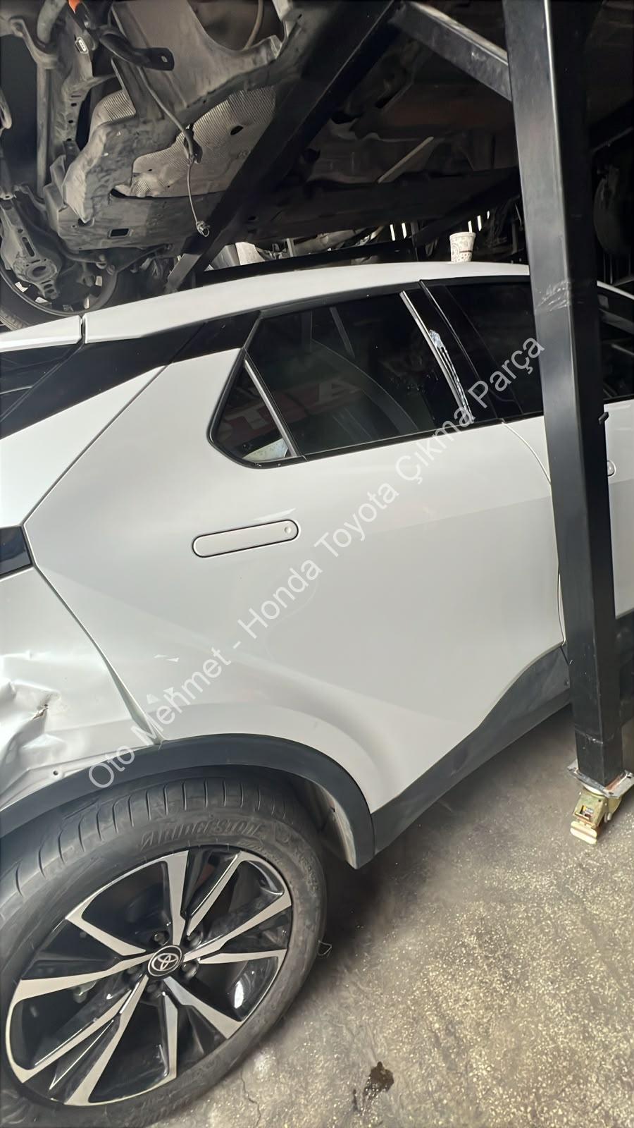 Toyota chr sag arka kapi beyaz hatasiz 2022-2025-01
