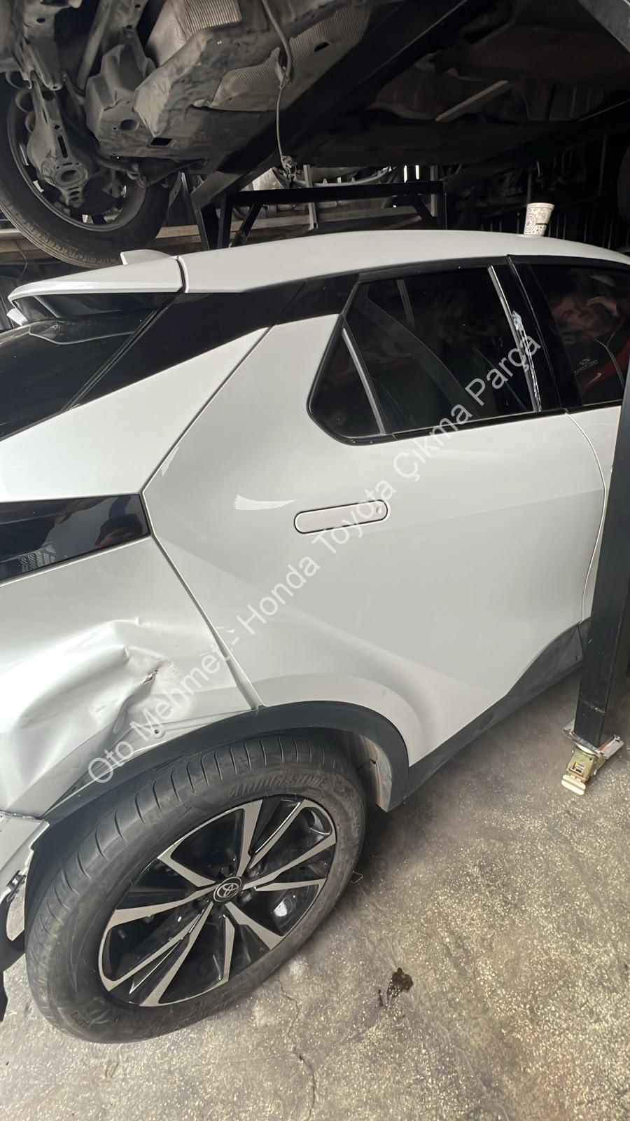 Toyota chr sag arka kapi beyaz hatasiz 2022-2025-03