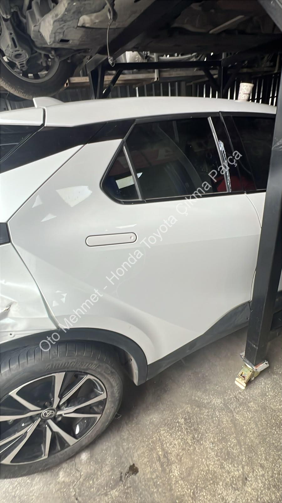 Toyota chr sag arka kapi beyaz hatasiz 2022-2025