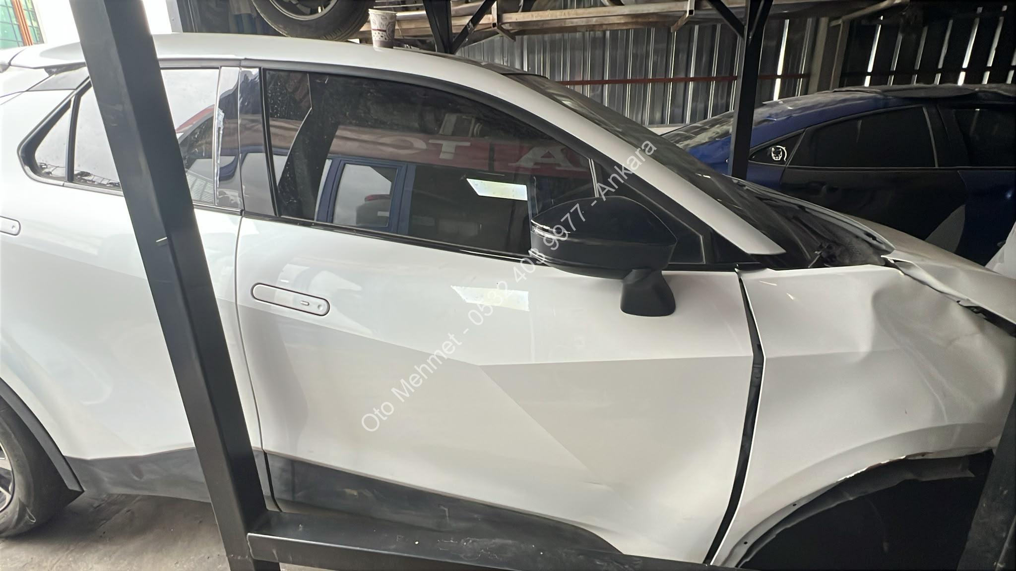 Toyota chr sag on kapi beyaz hatasiz 2022-2025-02
